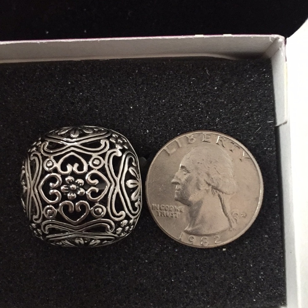 Size 6 - silver ring - Picture 3 of 4